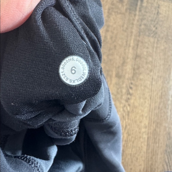 Lululemon camo Align Leggings - size 6, 25in inseam - Picture 4 of 4